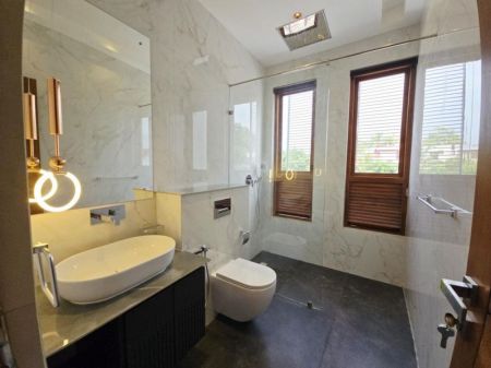 Bathroom - B/N Fully Furnished Luxury 3 Story House For Sale In Battaramulla 