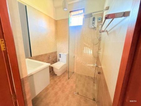 Bathroom - 18 Perches Luxury 3-Storey House in Nawala