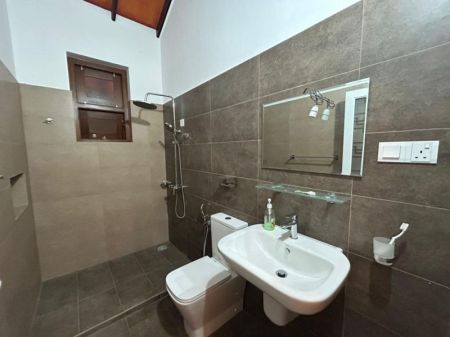 Bathroom - Negombo Thaladuwa Road Villa For Rent