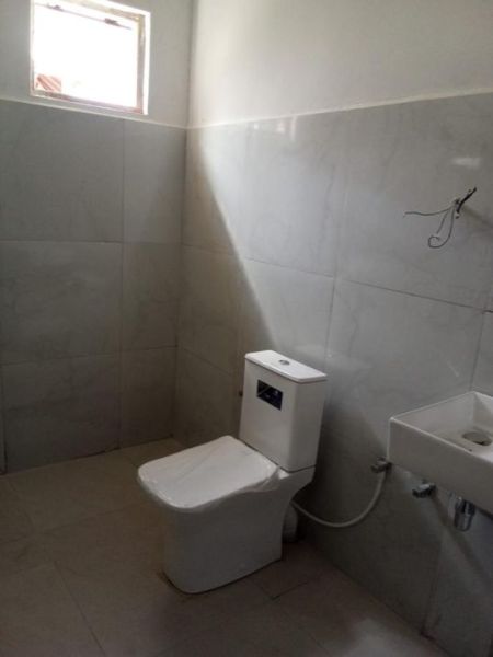 Bathroom - 4 Bedroom House for Sale - Kelaniya, Bollagala | LKR 25 Million (EM800)