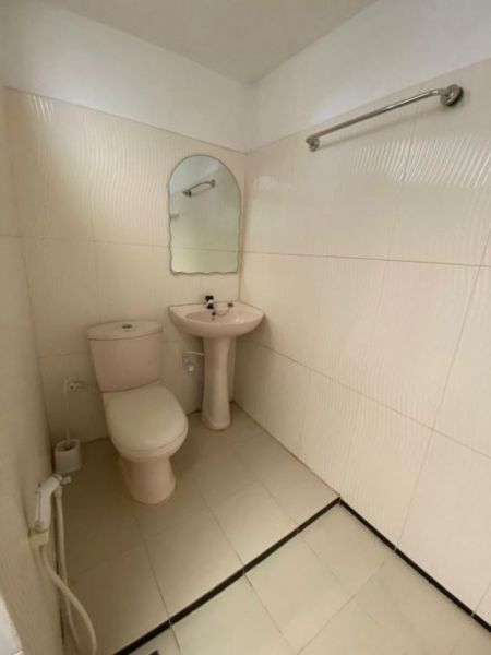 Bathroom - 6 Bedroom House for Sale - Moratuwa, Near University of Moratuwa | LKR 18.5 Million (EM807)