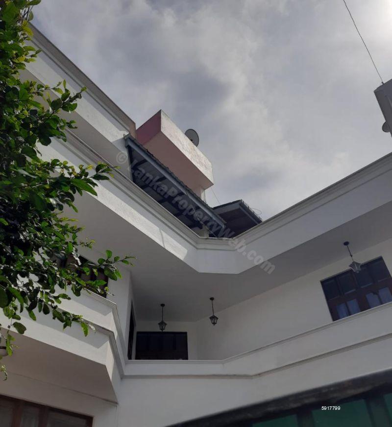 Exterior - House for rent in Colombo 7