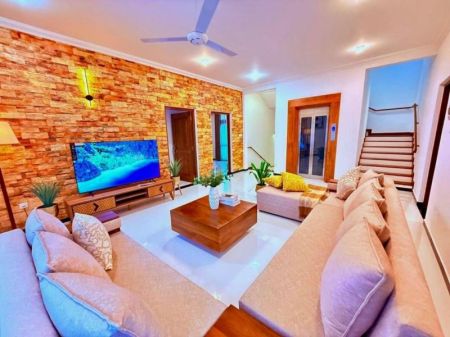 Living Room - Luxury House for Sale – Palawaththa, Battaramulla | LKR 255,000,000 (EM140JS)