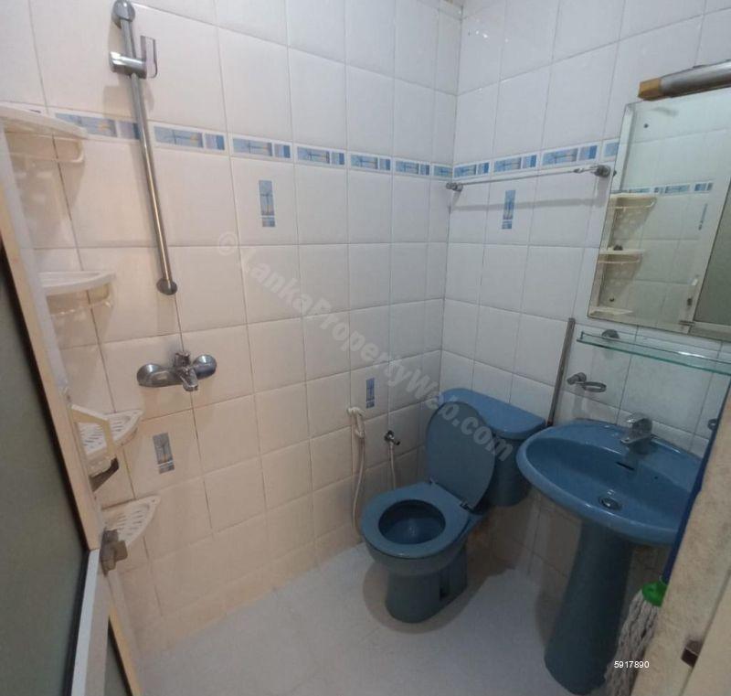Bathroom - Apartment for rent in Colombo 5