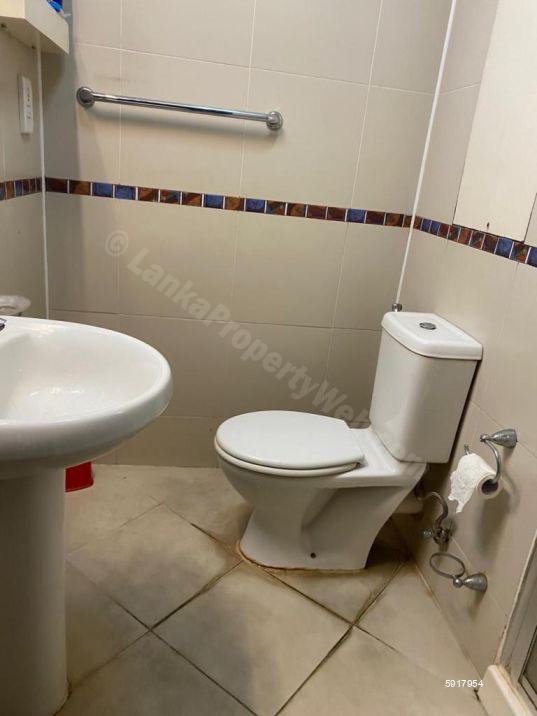 Bathroom - Apartment for sale in Colombo 4