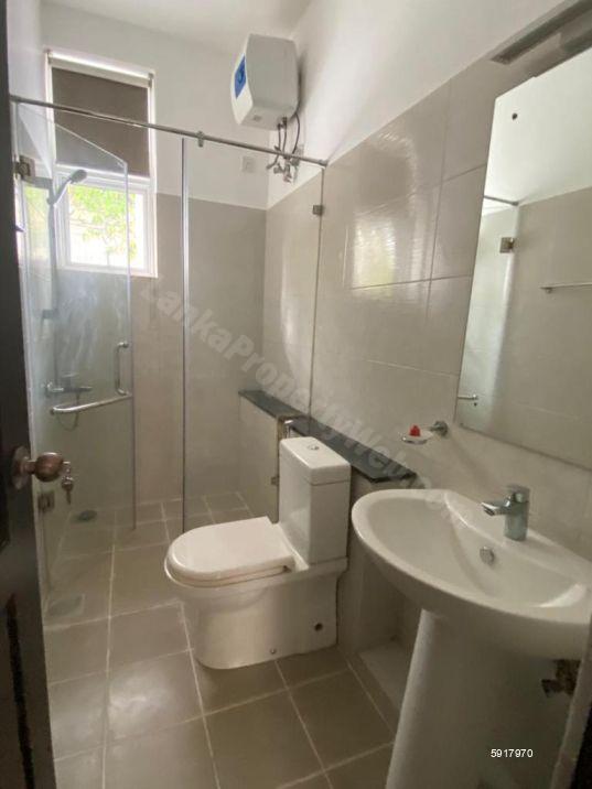 Bathroom - Apartment for sale in Colombo 5