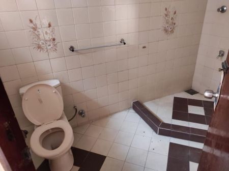 Bathroom - 5 Bedroom House For Sale in Kohuwala - PDH35