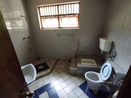 Bathroom - 5 Bedroom House For Sale in Kohuwala - PDH35