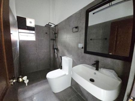 Bathroom - Modern Designed Luxury Three Story House For Sale In Homagama 