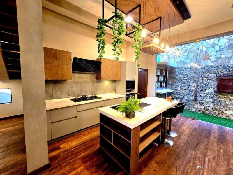 House for sale in Thalawathugoda