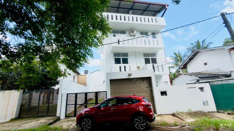 Exterior - House for rent in Thalawathugoda