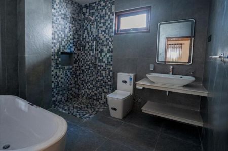 Bathroom - 05 Bedrooms Villa for Sale in Galle (SSPH-404)