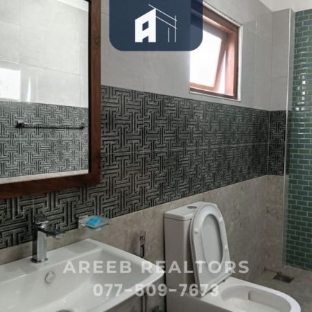 Bathroom - HS001 – Brand New 6 Bedroomed Luxury House for Sale (Nawala)