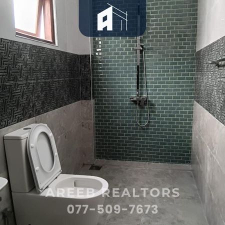 Bathroom - HS001 – Brand New 6 Bedroomed Luxury House for Sale (Nawala)