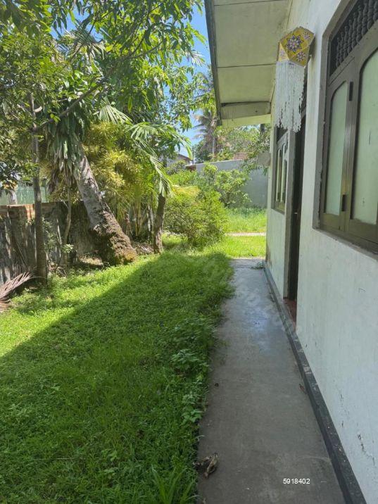 Land with house for sale in Moratuwa