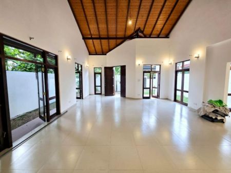 Living Room - Almost Brand New 2 Story House For Sale in Kottawa 
