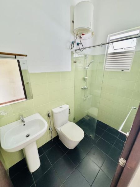 Bathroom - 3 Bedroom House for Sale at Malabe