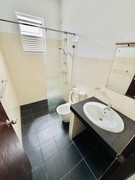 Bathroom - 3 Bedroom House for Sale at Malabe
