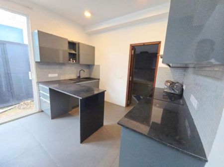 Kitchen - Almost Brand New 3 Story House 