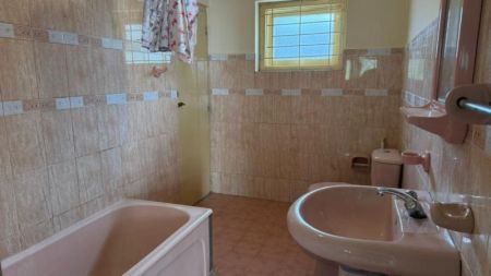 Bathroom - 3 Bedroom apartment for rent in Horton Place, for foreigners only, close to international schools