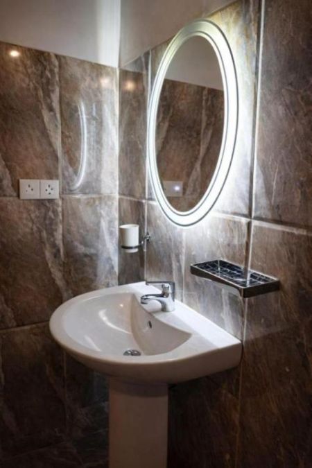 Bathroom - Villa 5 Bed 5 Bath for Rent in Negombo 