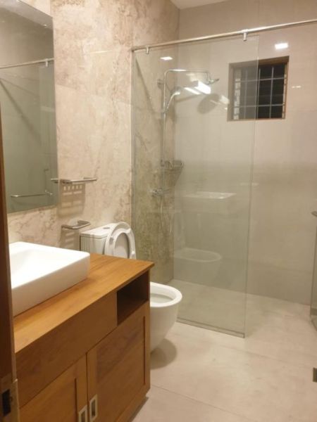 Bathroom - Luxury House With A Roof Top Swimming Pool For Lease In Colombo 8 | LH03236