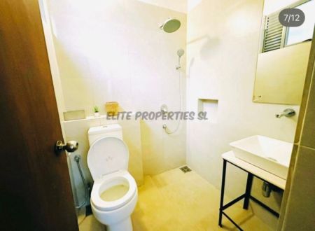 Bathroom - A modern 4-bedroom, 3-bathroom commercial/residential house located on a quiet lane 