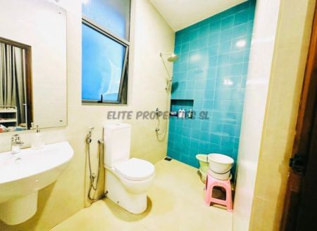 Bathroom - A modern 4-bedroom, 3-bathroom commercial/residential house located on a quiet lane 