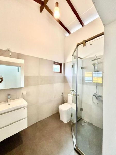 Bathroom - Brand New 5 Bedroom Luxury House for Sale – Nugegoda | LKR 235,000,000 (EM163RK)