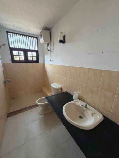 Bathroom - Depanama Pannipitiya 04 Bed Room House on 11.57 Perches of Land for Sale 