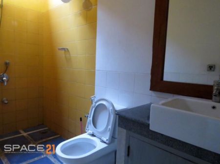 Bathroom - 4 Bedroom unfurnished architectural design house for rent with Mada Midula in Nugegoda
