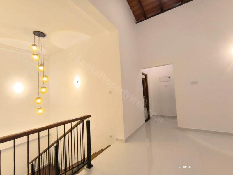 House for sale in Thalawathugoda
