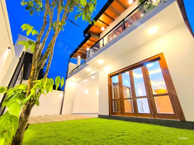 Exterior - House for sale in Thalawathugoda