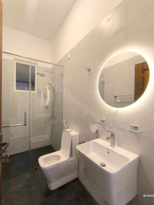 Bathroom - House for sale in Thalawathugoda