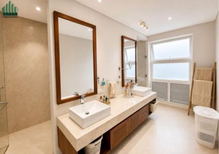 Bathroom - BEST DEAL - Luxury 5-Bedroom House for Sale in Rajagiriya | 7000 Sq.Ft. | EXCLUSIVE LISTING 