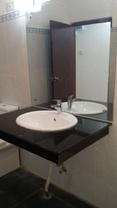 Bathroom - 6 Rooms 4 bath House Large Hall Unfurnished RENT Office or Home - Dharmarama Road Colombo 