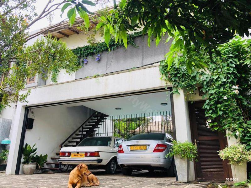 Exterior - Villa for rent in Colombo 5