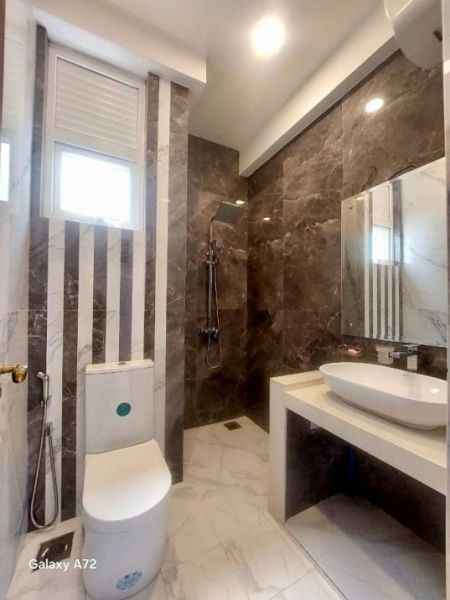 Bathroom - 3 Bedroom Apartment For Sale At Dehiwala 
