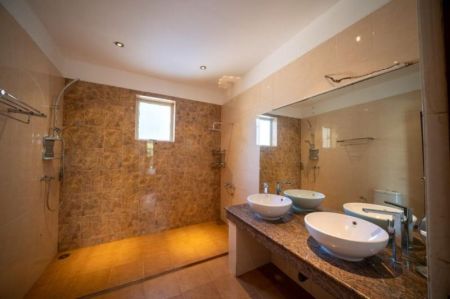 Bathroom - House for Sale - Boralesgamuwa | LKR 65,000,000