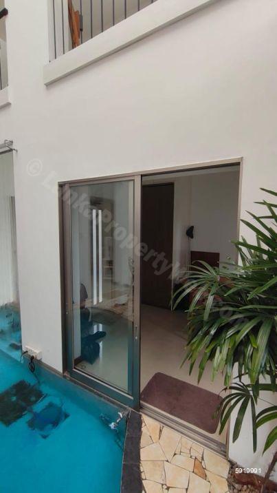 Pool - House for sale in Battaramulla