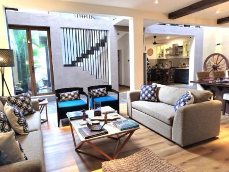 Living Room - 4 Bedroom Luxury Furnished House for Sale – Colombo 05 | LKR 200,000,000 (EM164RK)
