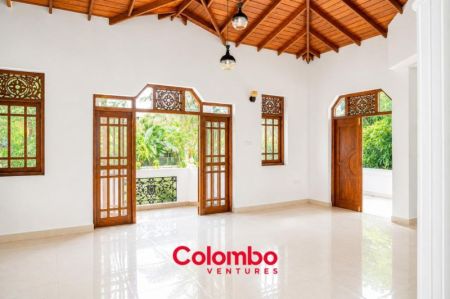 Living Room - Moratuwa House – 6 Room Bolgoda Lake View House for SALE - Moratuwa    (HS-450)