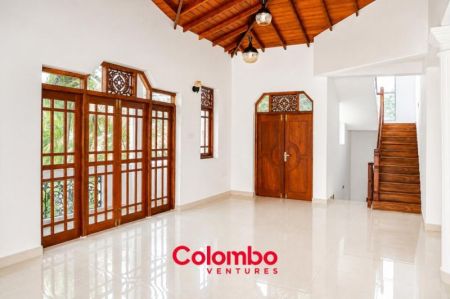 Living Room - Moratuwa House – 6 Room Bolgoda Lake View House for SALE - Moratuwa    (HS-450)