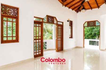 Living Room - Moratuwa House – 6 Room Bolgoda Lake View House for SALE - Moratuwa    (HS-450)