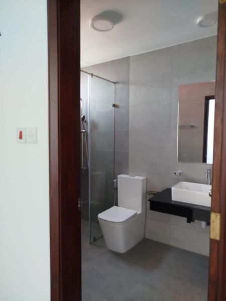 Bathroom - 5 Bedroom Apartment for Rent - Rajagiriya, Royal Park Residencies | LKR 1 Million Per Month (EM826)