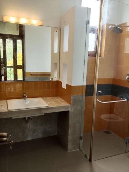 Bathroom - 5 bedroom large house with a pool for rent in Baththaramulla at USD 3000
