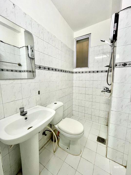 Bathroom - Apartment for rent in Colombo 6