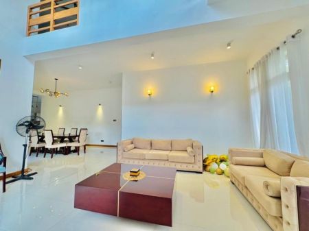 Living Room - House for sale in Thalawathugoda 