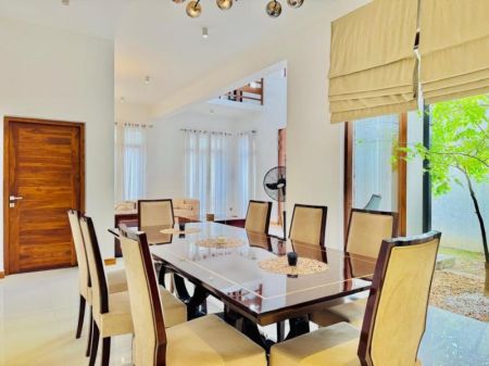 Dining room - House for sale in Thalawathugoda 