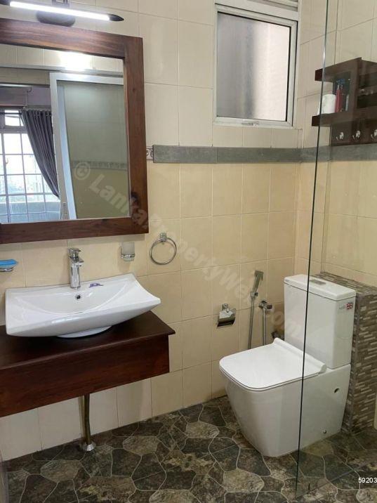 Bathroom - Apartment for sale in Colombo 4